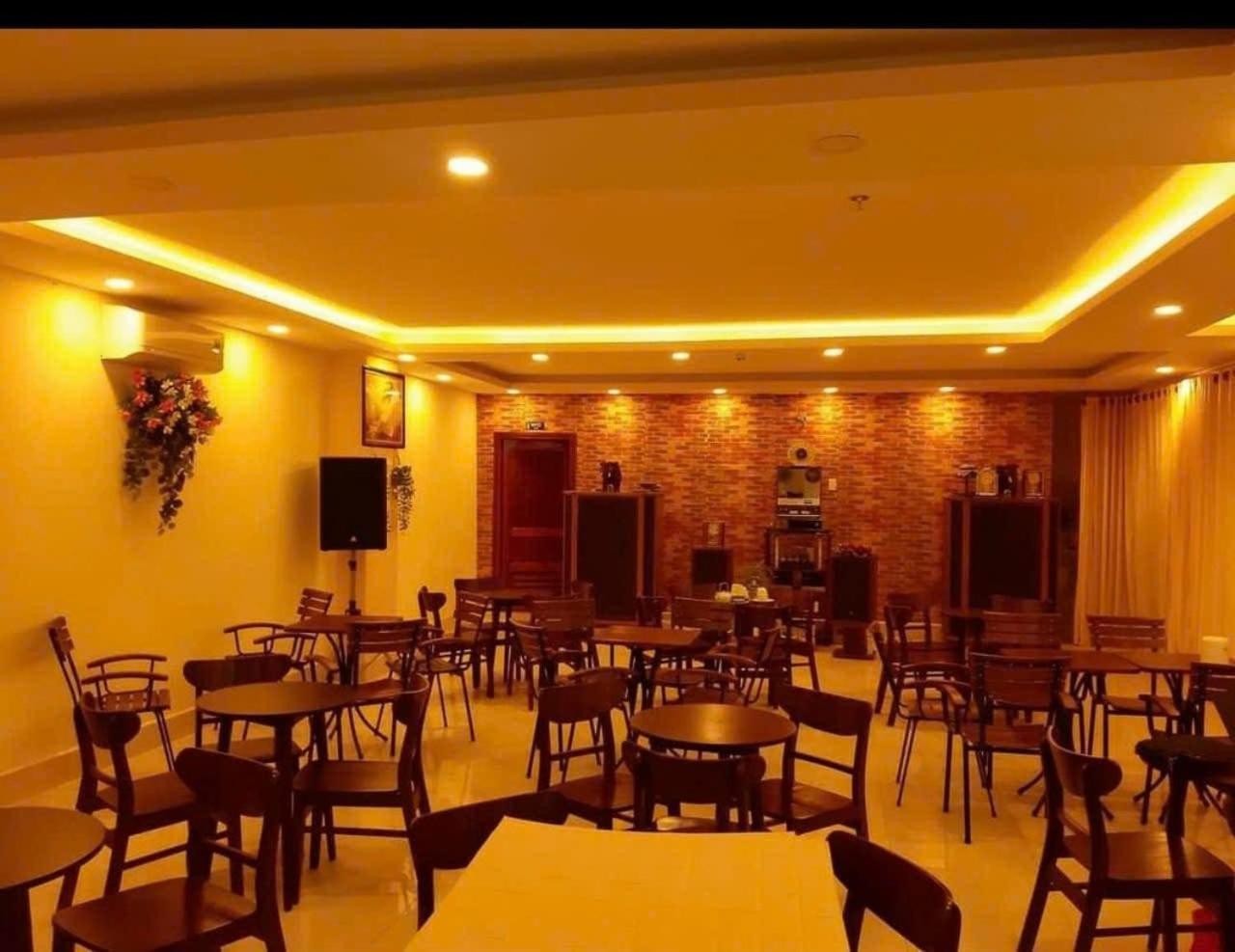 Khach San Ngu Long Hai Vĩnh Long Esterno foto